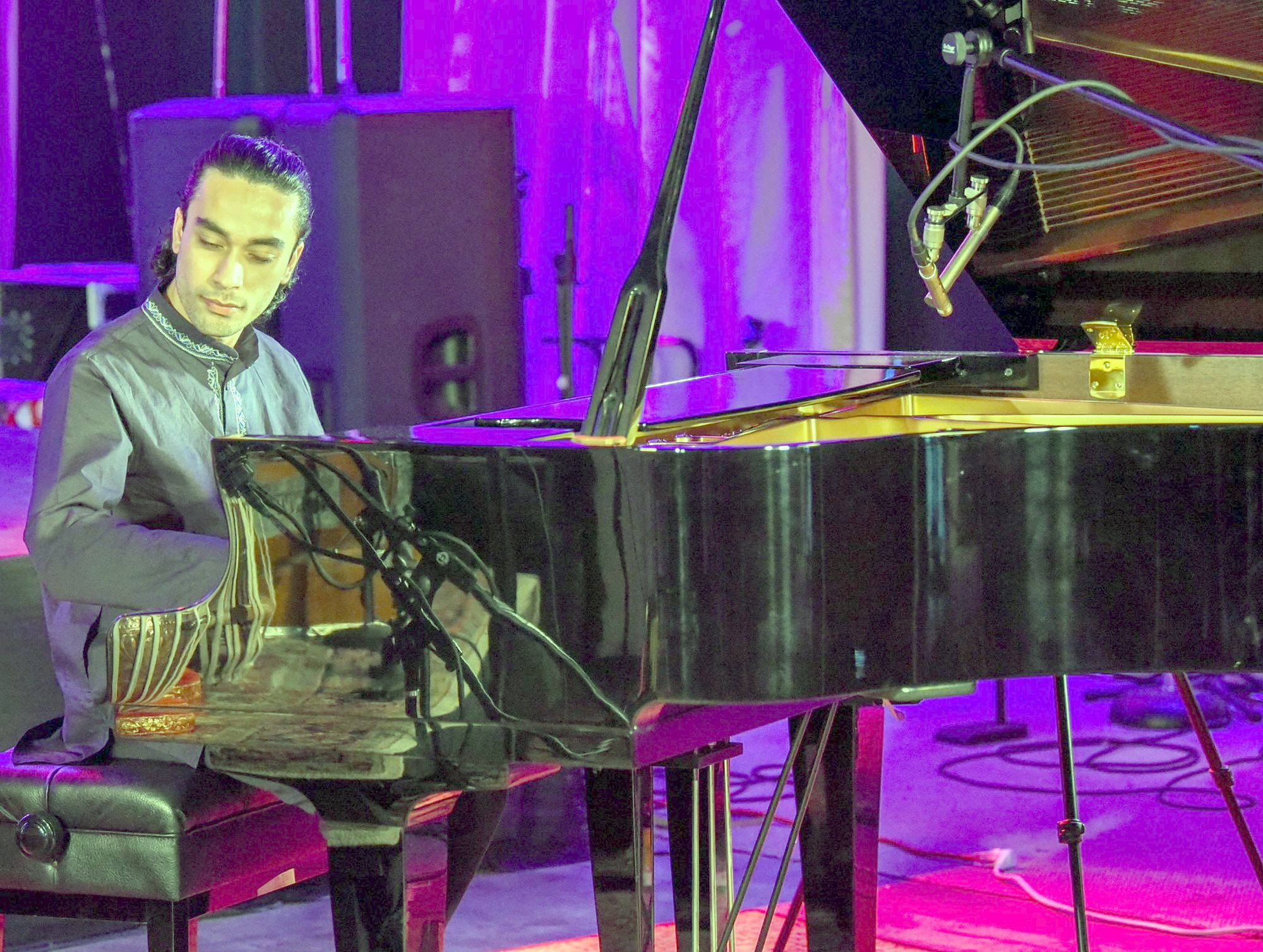 Elham Fanoos performing at a grand piano