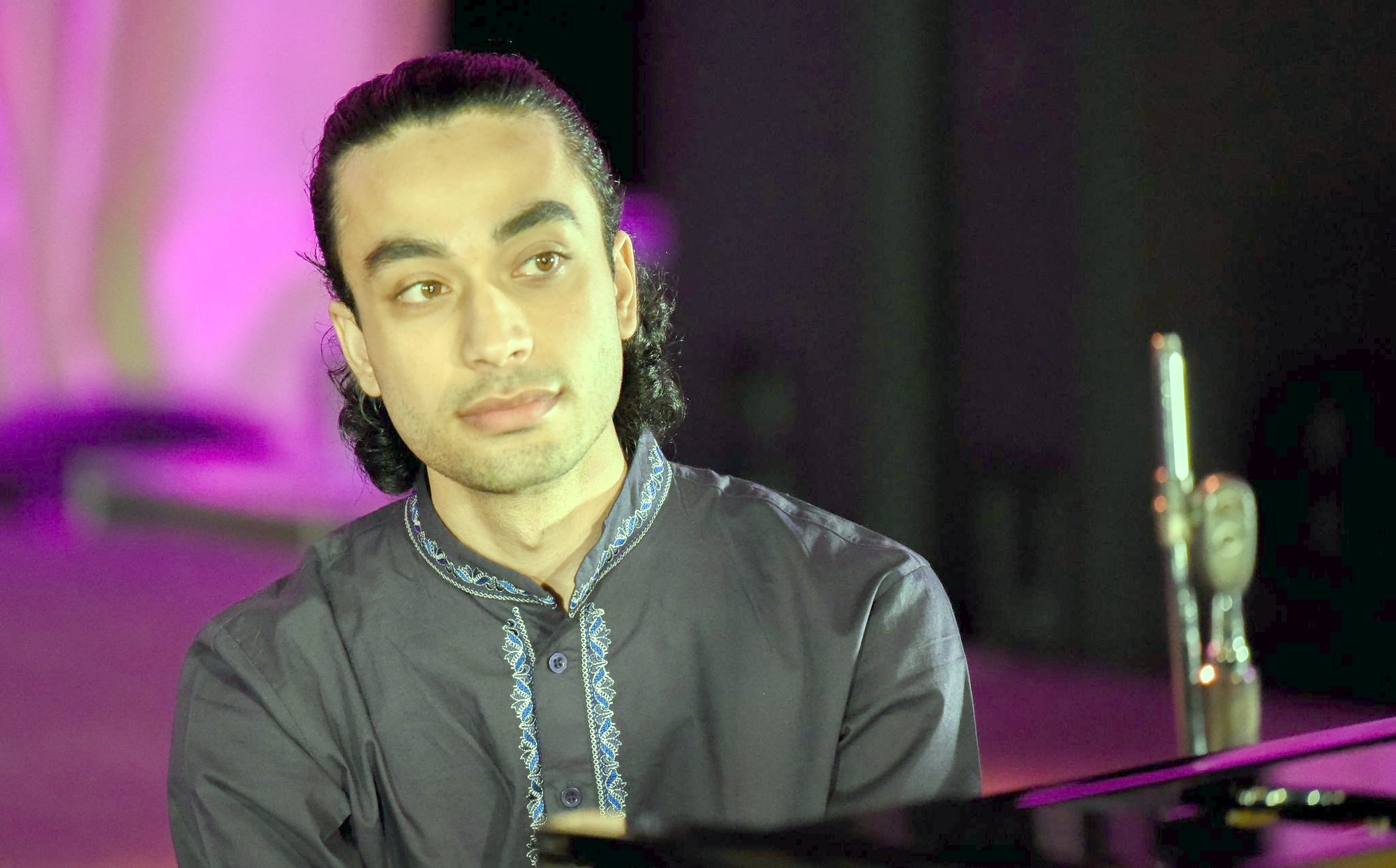 Portrait of Elham Fanoos at the piano